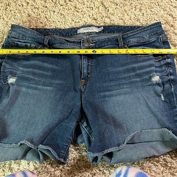 Torrid Distressed Denim Cutoff Shorts 20 - Picture 6 of 12